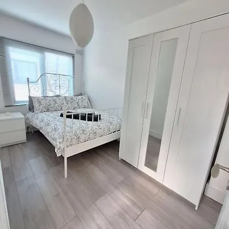 펜션 Luxury House In